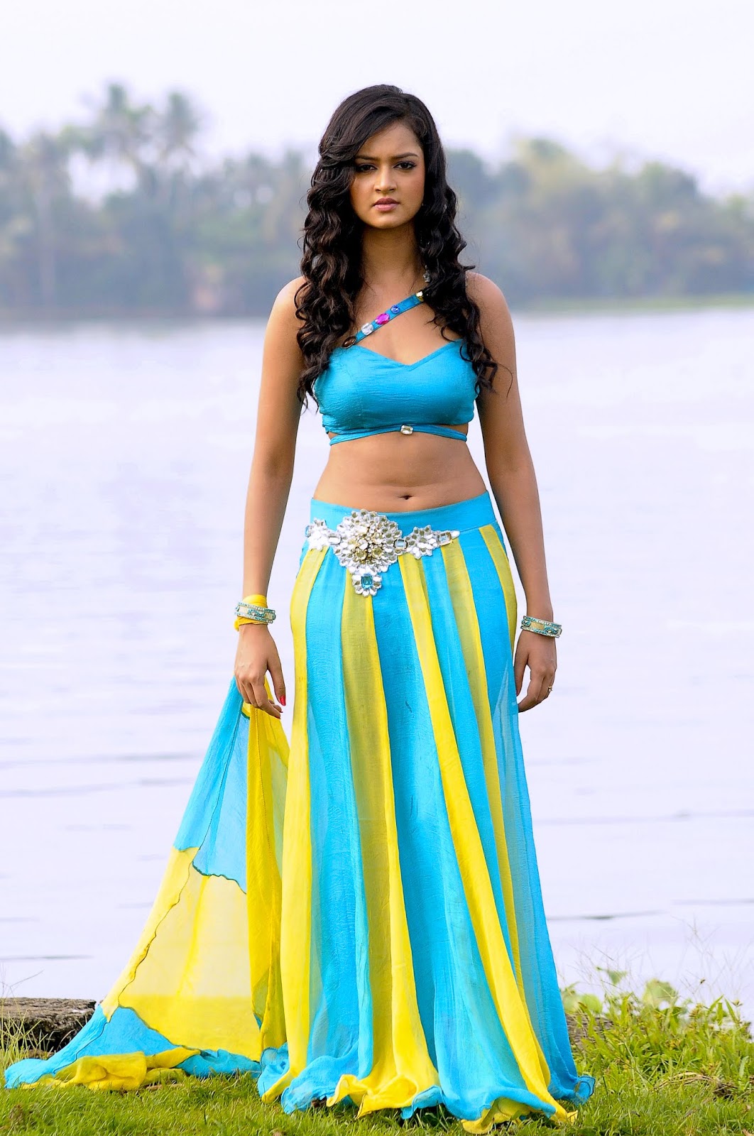 Shanvi Srivastava Displaying Her Slim Waist And Beautiful