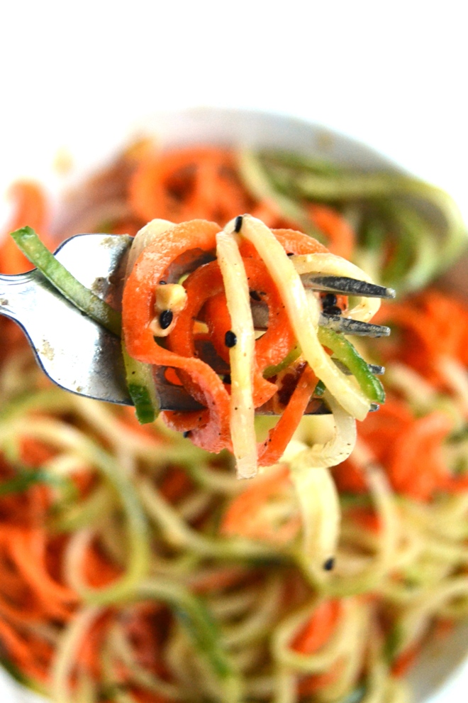 Peanut, Cucumber and Carrot Noodle Salad is ready in just 5 minutes and is the perfect side dish with spiralized vegetables and a tangy peanut sauce topped with sesame seeds and chopped peanuts! www.nutritionistreviews.com