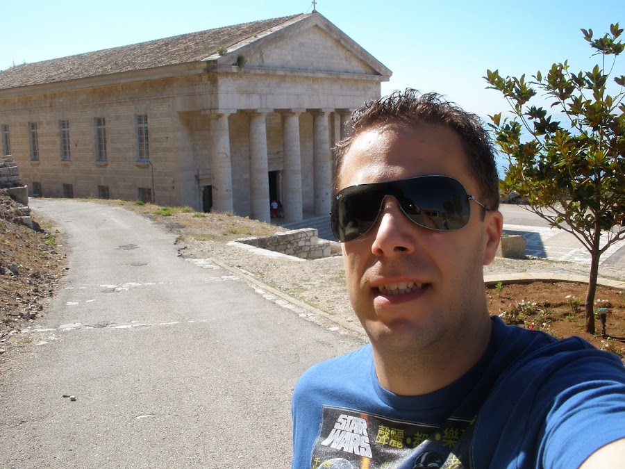 Iglesia de San Jorge, situada en el interior de la Fortaleza Antigua