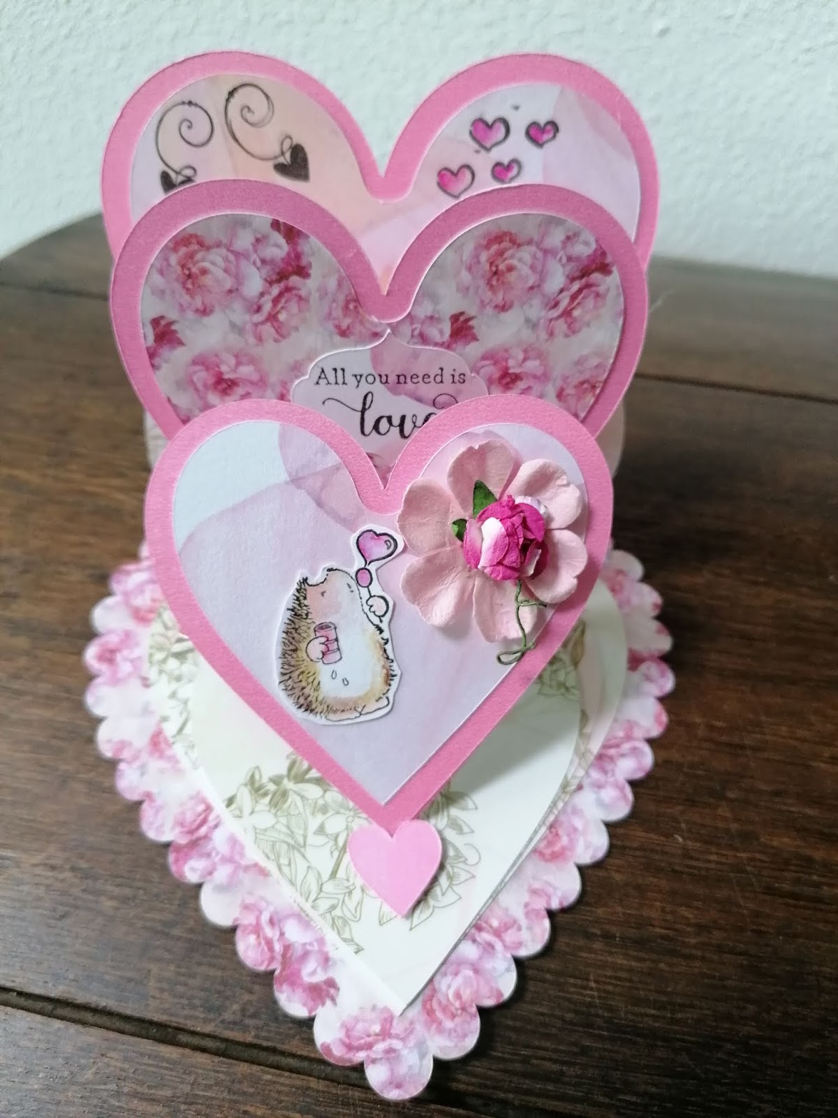 Marianne Mail Triple easel card hearts