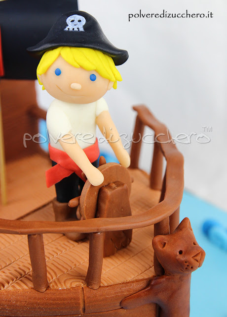 torta decorata cake design pasta di zucchero vascello dei pirati cane gatto polena fondant sugar paste pirate vessel cat dog boy