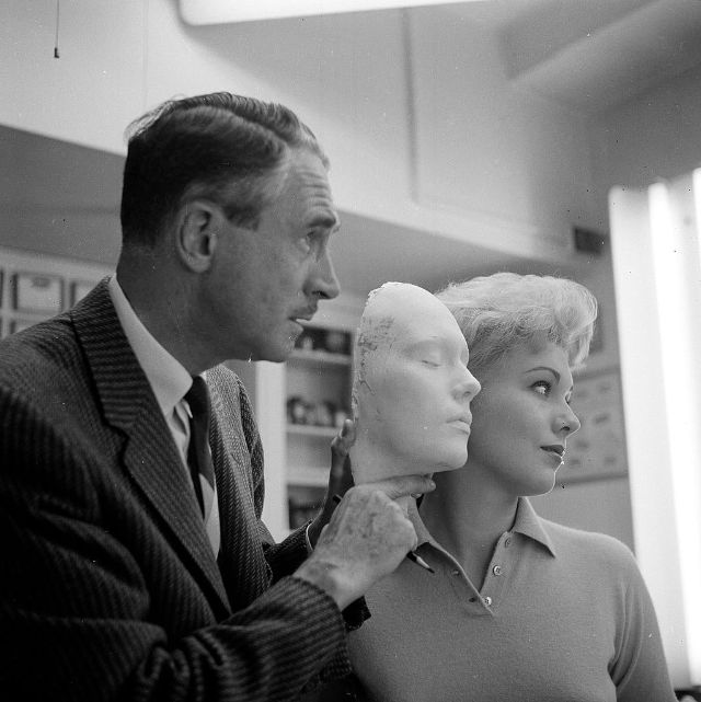 Kim Novak at Her Peak: Stunning Photos from the 1950s and 1960s - 22