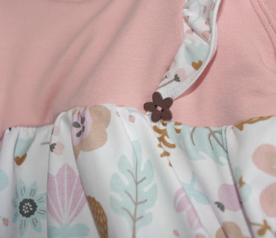 [Sewing Tuesday] Little Lizard King Cusco Baby Romper: Rosa Strampler mit Blumen