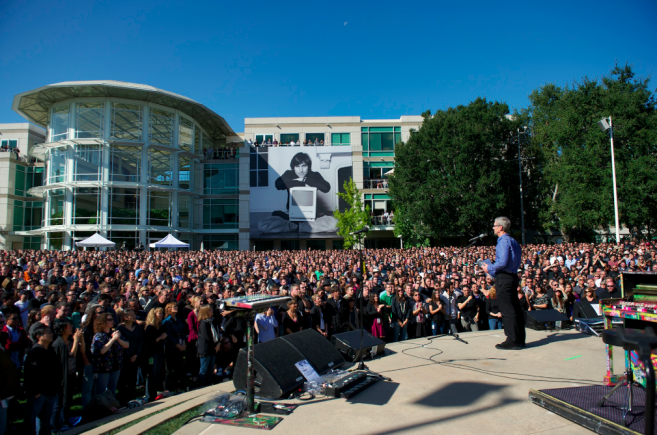 アップル本社でのスティーブ・ジョブズ追悼式（映像とスピーチ日本語訳、演奏曲目など）