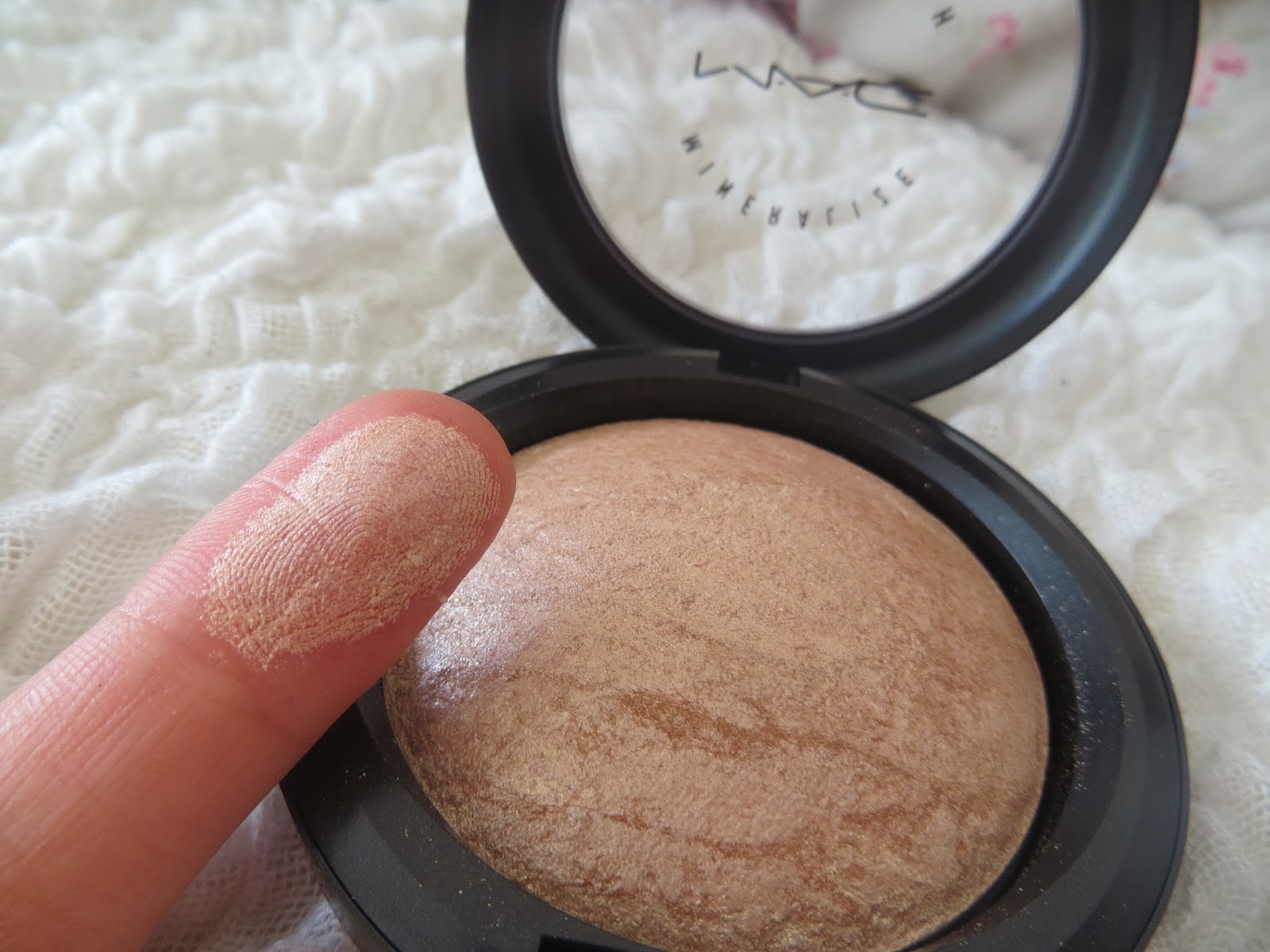 MAC, Review, Mineralize skinfinish, Soft and Gentle, Shimmer, HIghlighter, Bronzer, Blogger, Pretty