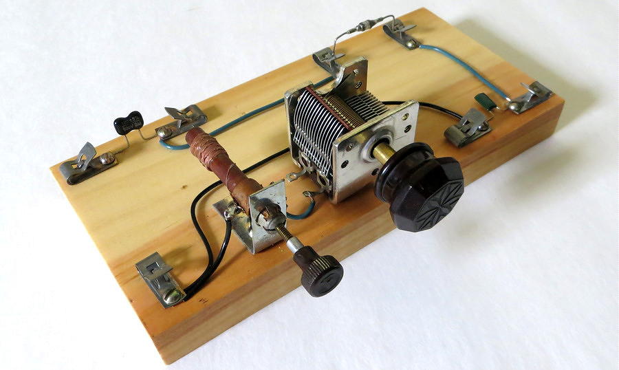 The Crystal Radio DX Contest •