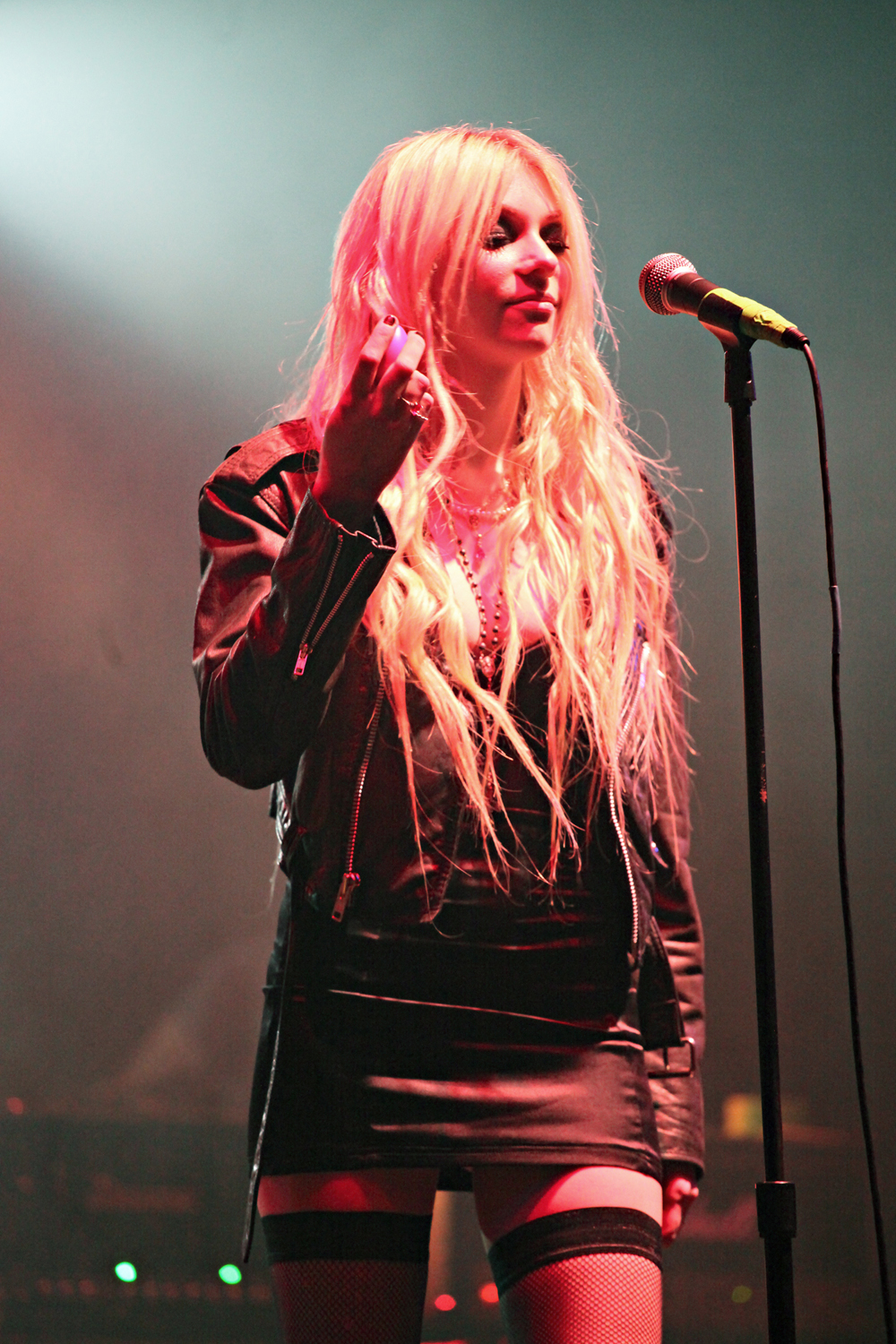 Taylor Momsen ROCK, WOMEN AND BEAUTY