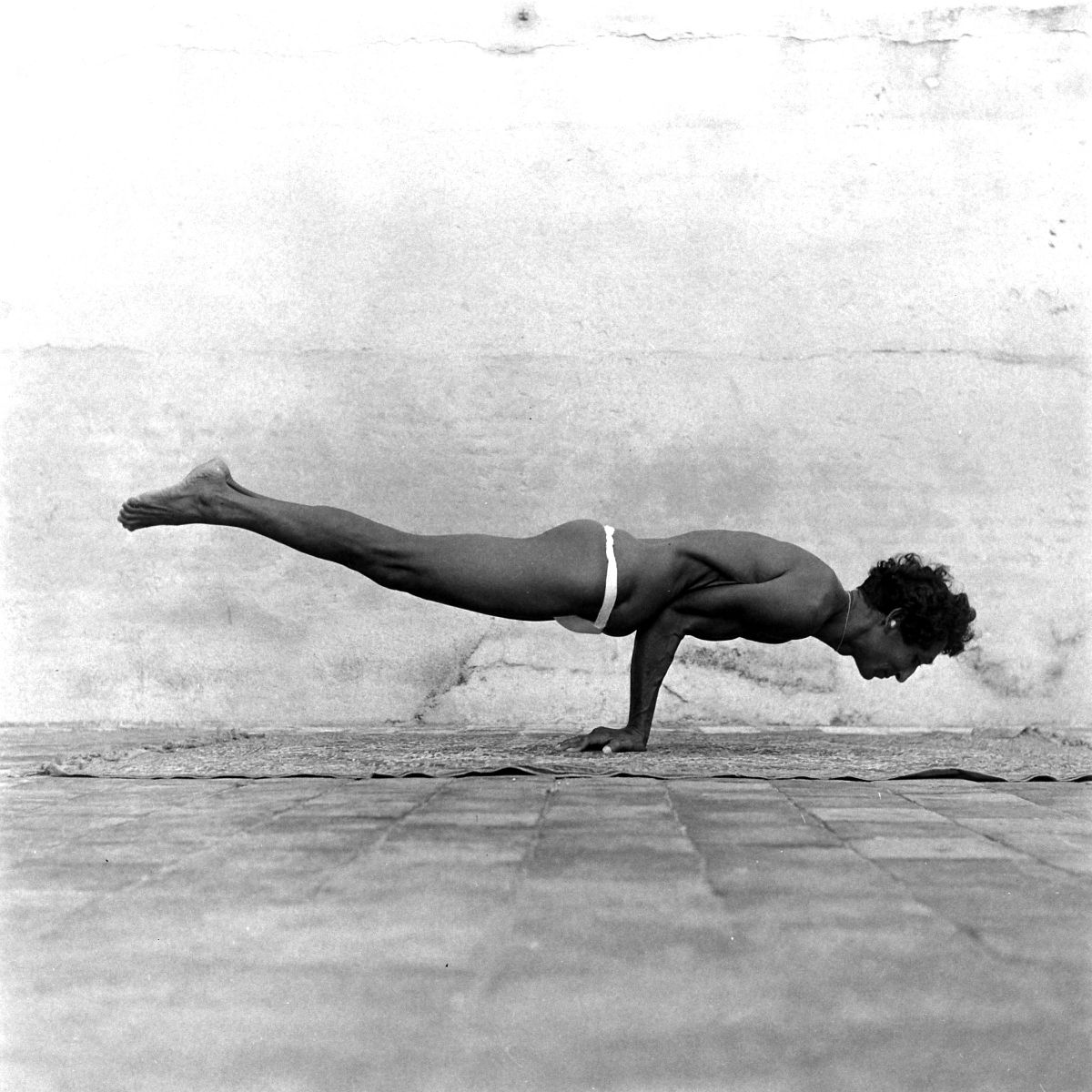 A Collection of 16 Amazing Vintage Yoga Photos Taken by LIFE