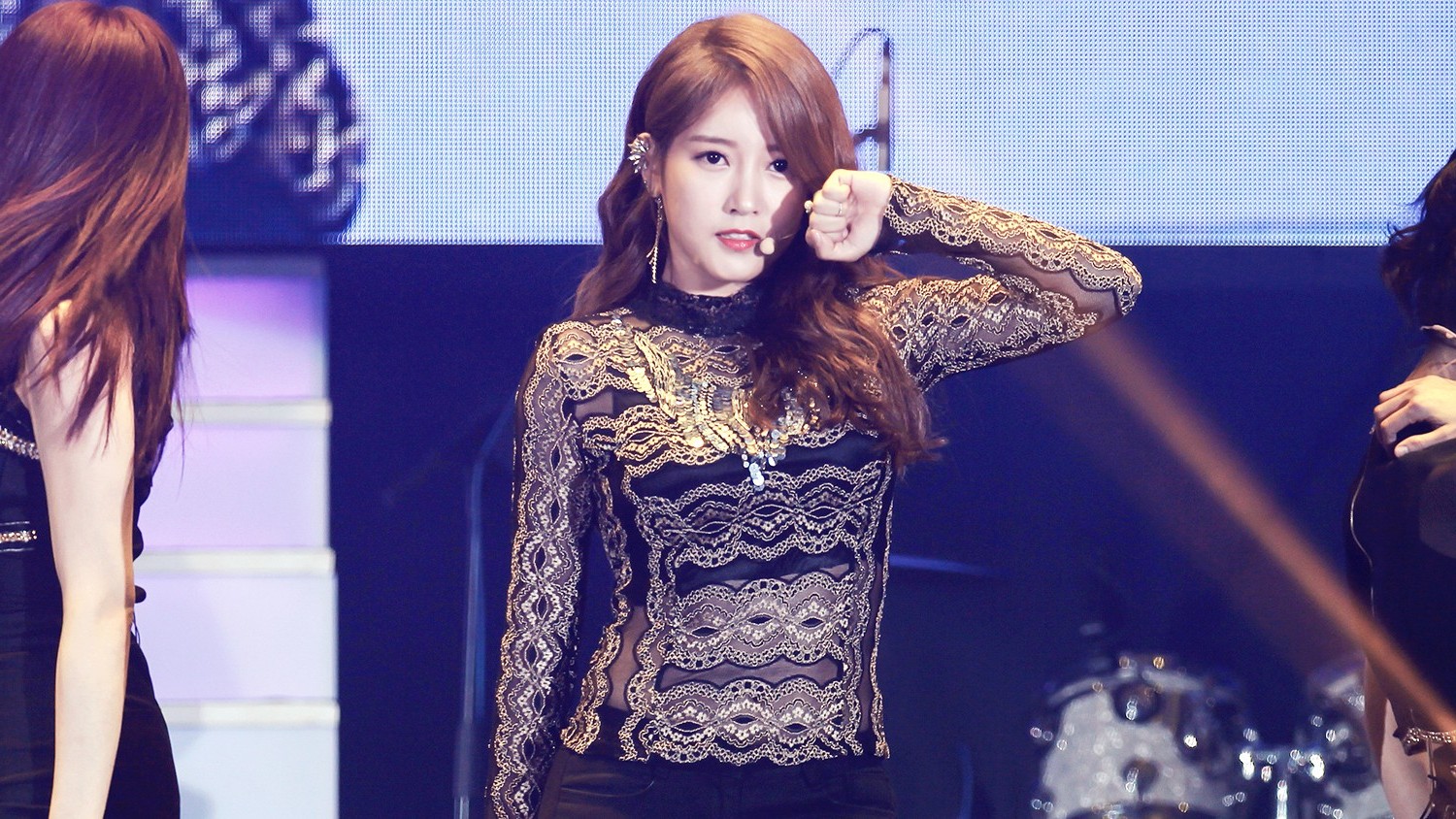 EXTARA SOYEON ANUNCIA ALBUM SOLO EM COMEMORAÇÃO AO SEU 10º