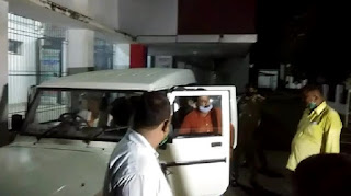 बक्सर में प्रधान लिपिक को 50 हजार रुपये घूस लेते निगरानी की टीम ने किया गिरफ्तार, लिपिक ने कहा- डीडीसी के कहने पर मांग रहा था घुस का पैसा बक्सर में प्रधान लिपिक को 50 हजार रुपये घूस लेते निगरानी की टीम ने किया गिरफ्तार, लिपिक ने कहा- डीडीसी के कहने पर मांग रहा था घुस का पैसा