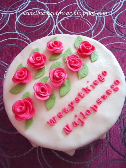 Tort urodzinowy z różyczkami