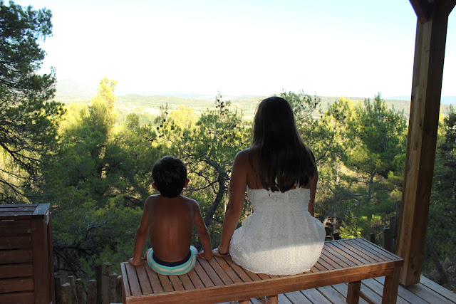 la provence, vaucluse, roussillon, robe maje blanche