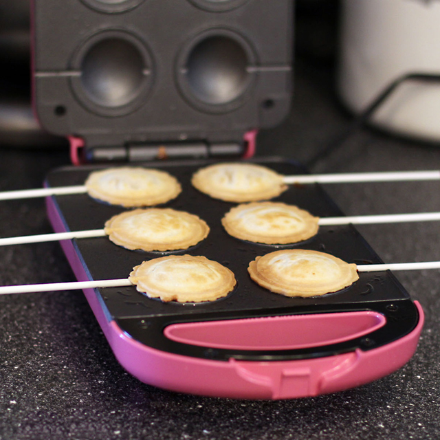 PiTop Babycakes Pie Pop Maker.
