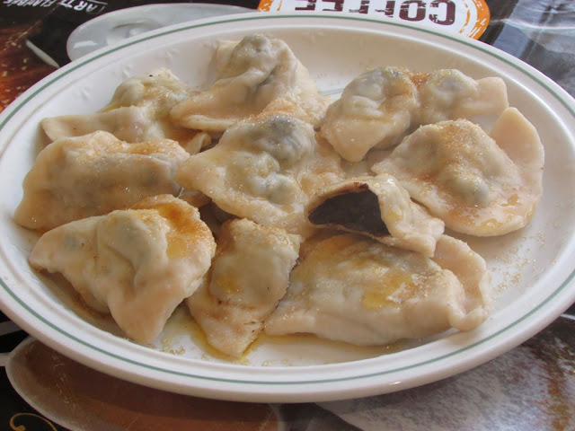 pierogi z suszonymi śliwkami