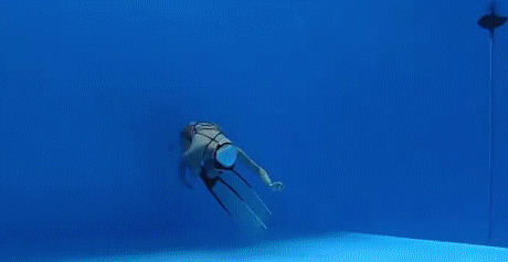 프리다이빙하는 김주희 - 디쁠