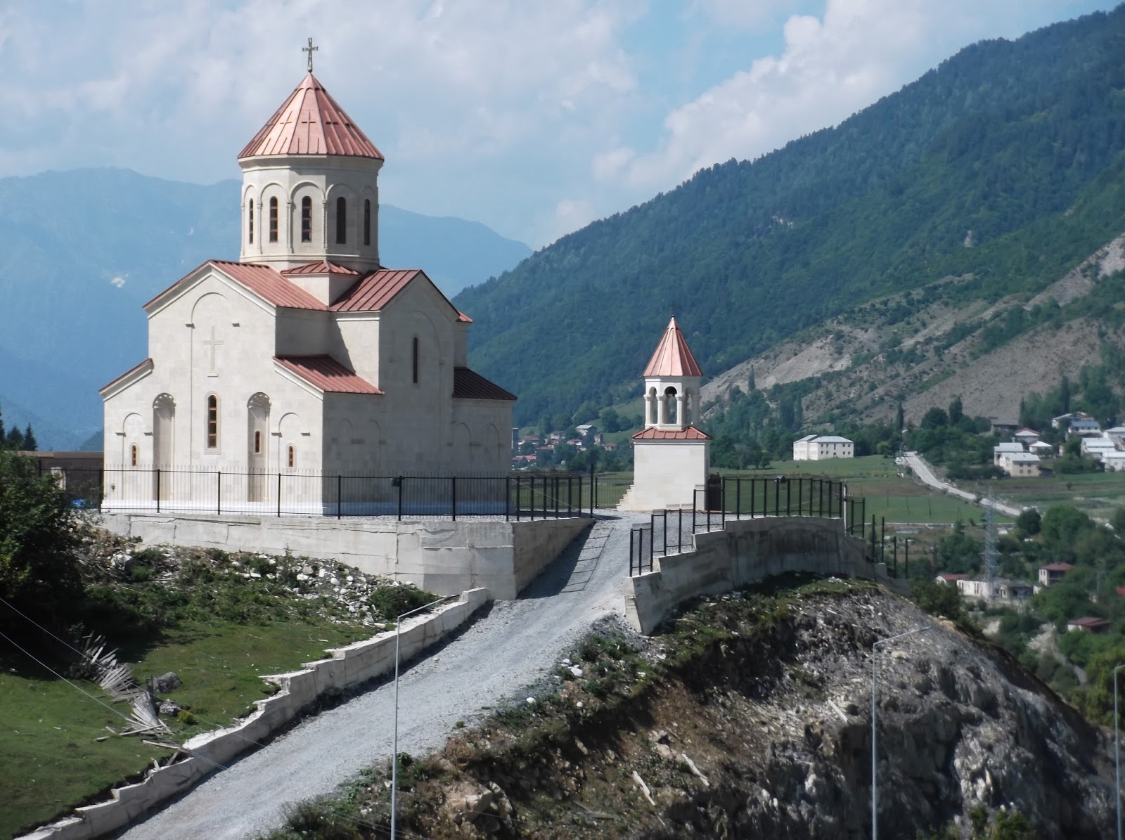 Грузия Местия Церковь
