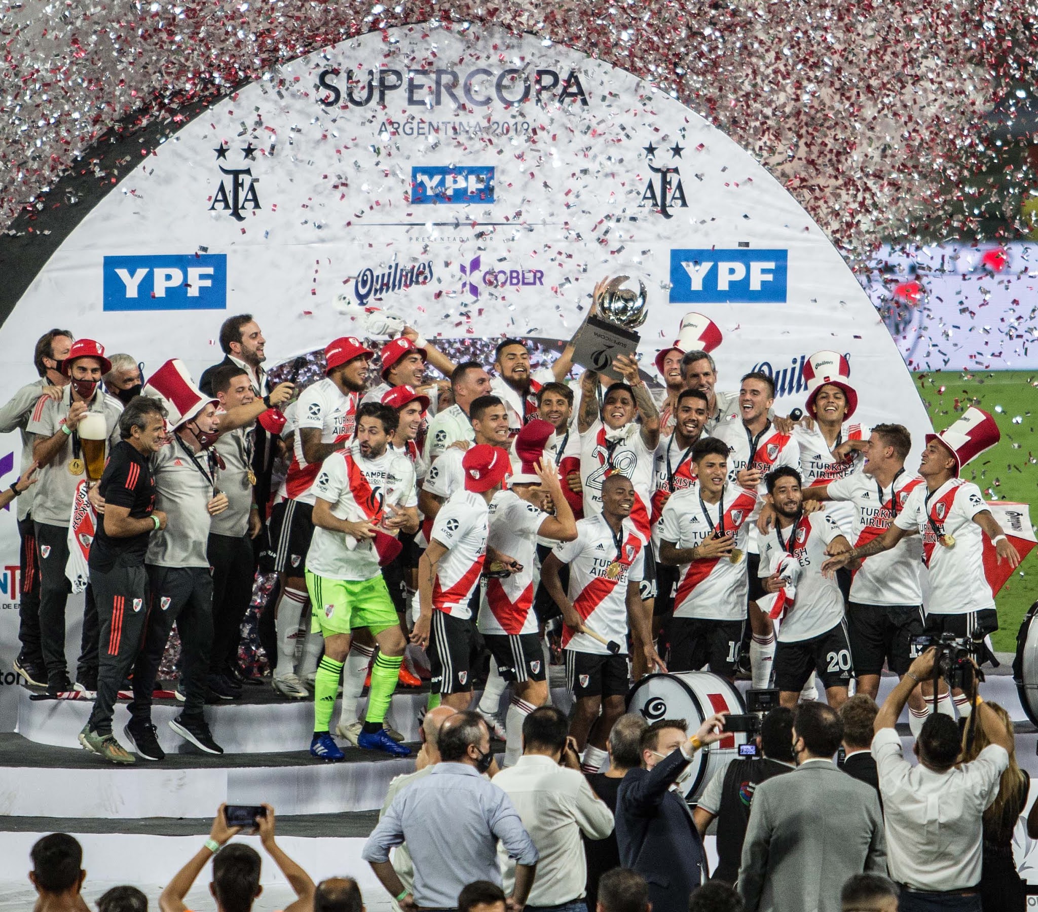 River Plate se consagró campeón de la Supercopa Argentina al golear 5-0 a Racing