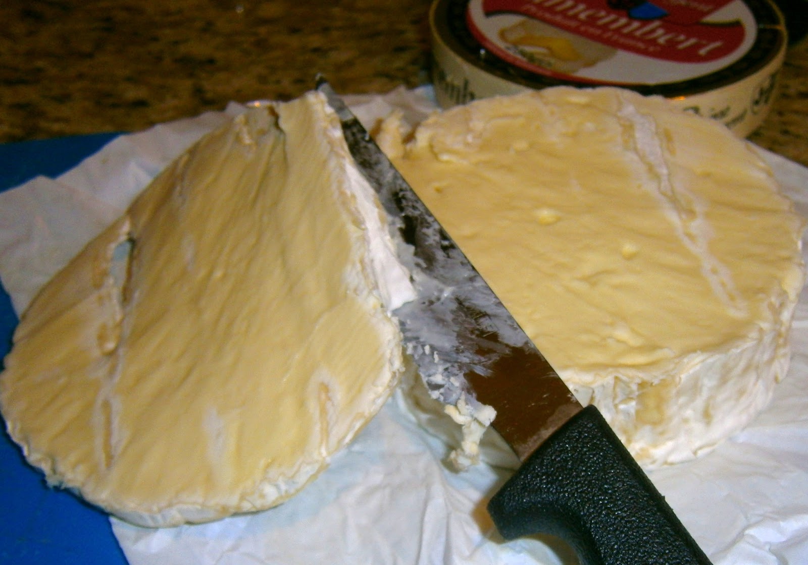 La mesa de la cocina Falsa fondue de queso camembert