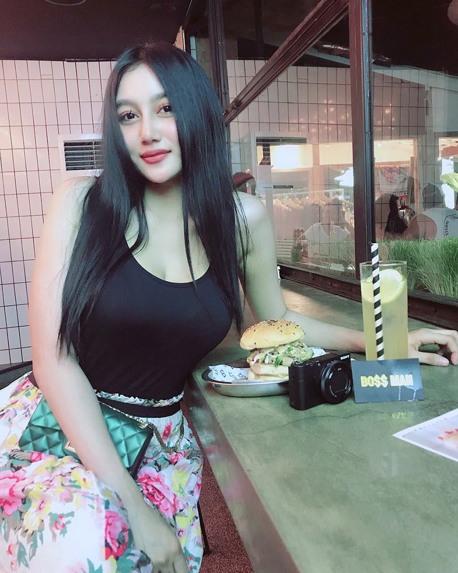 Pamela Safitri  bibir tebal dan seksi 