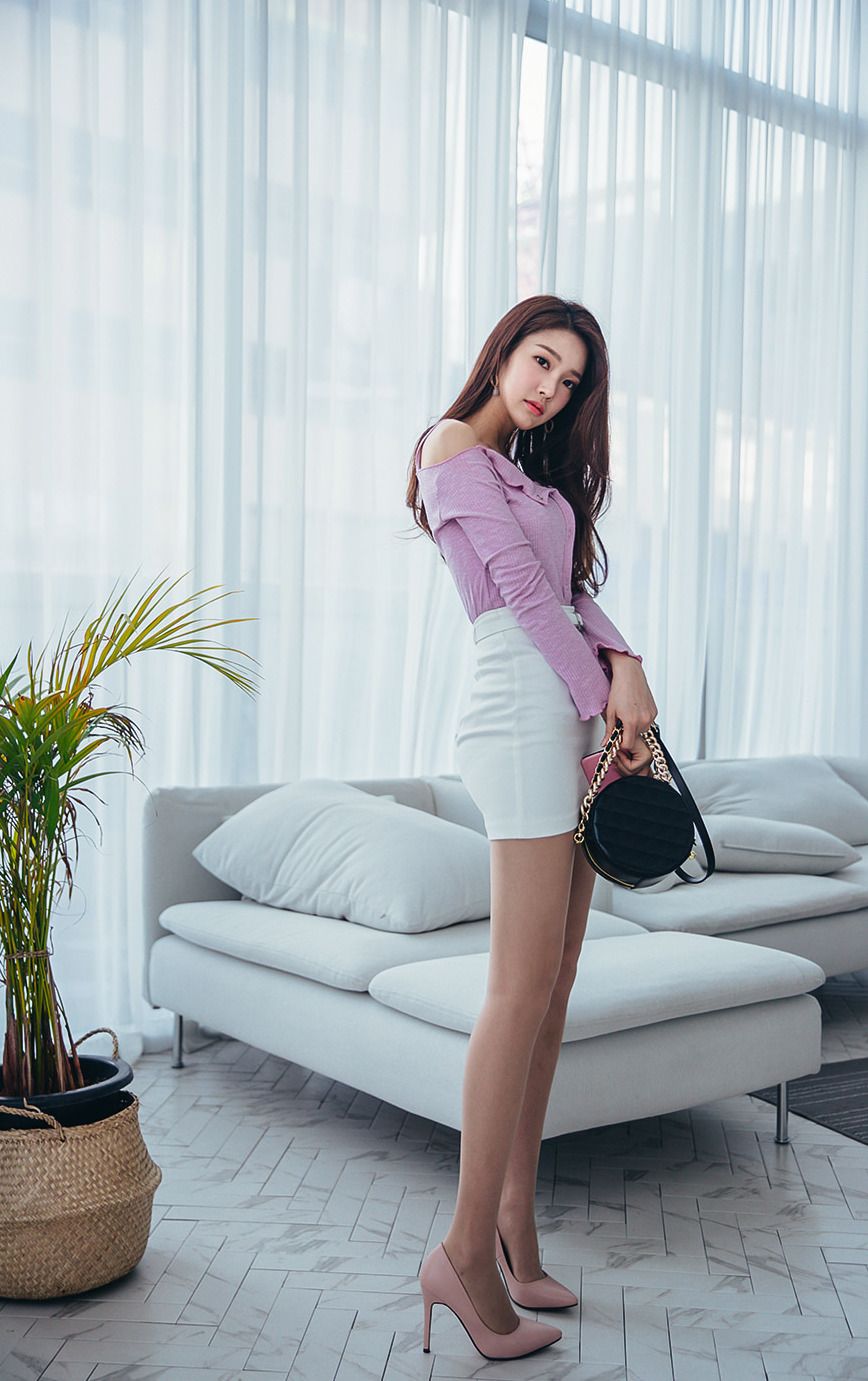 Park Jung Yoon Model 2019 12 04 Casual Indoor Set