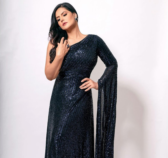 Zarine Khan caused havoc in the latest photoshoot, fans are praising her Funny Jokes Zarine Khan caused havoc in the latest photoshoot, fans are praising her Funny Jokes