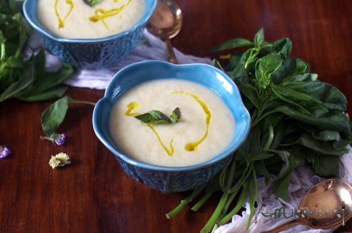 como preparar crema de coliflor y albahaca