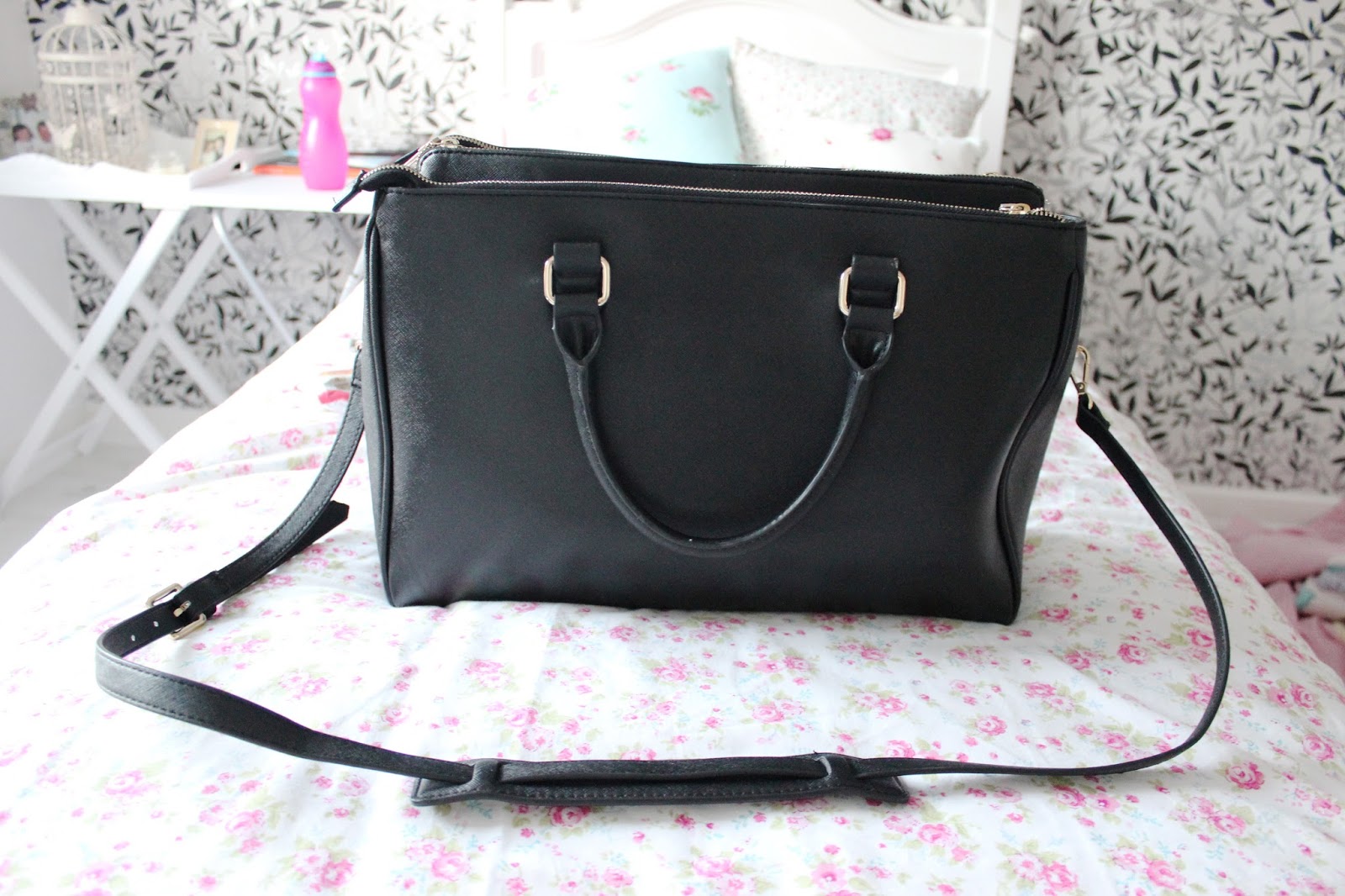 intheeyeofthis My Sixth Form Bag Essentials