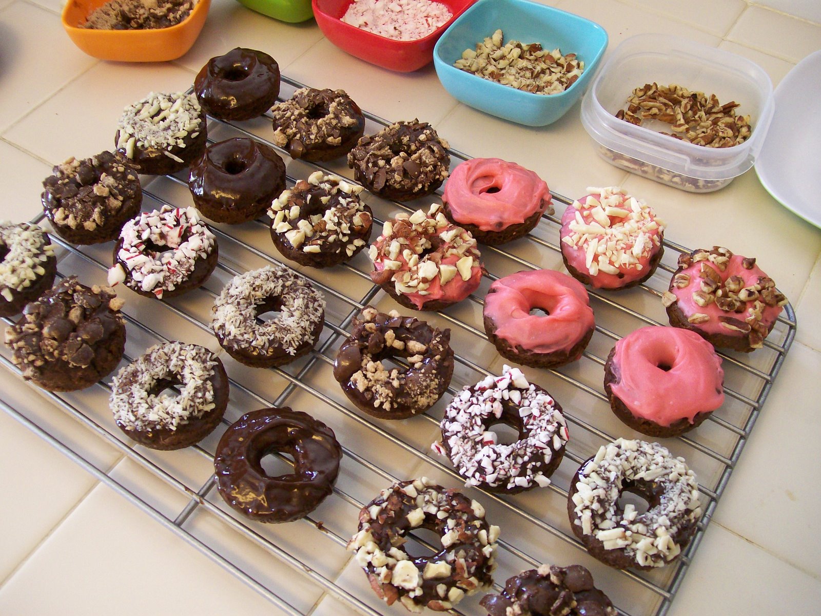 Forum Image: http://1.bp.blogspot.com/-kzZSpmADbtQ/TtJb745llCI/AAAAAAAAK10/_pf002hW0Gc/s1600/Shellys%2BMini%2BChocolate%2BDonuts%2Bfor%2BDonut%2BDay%2B1.JPG