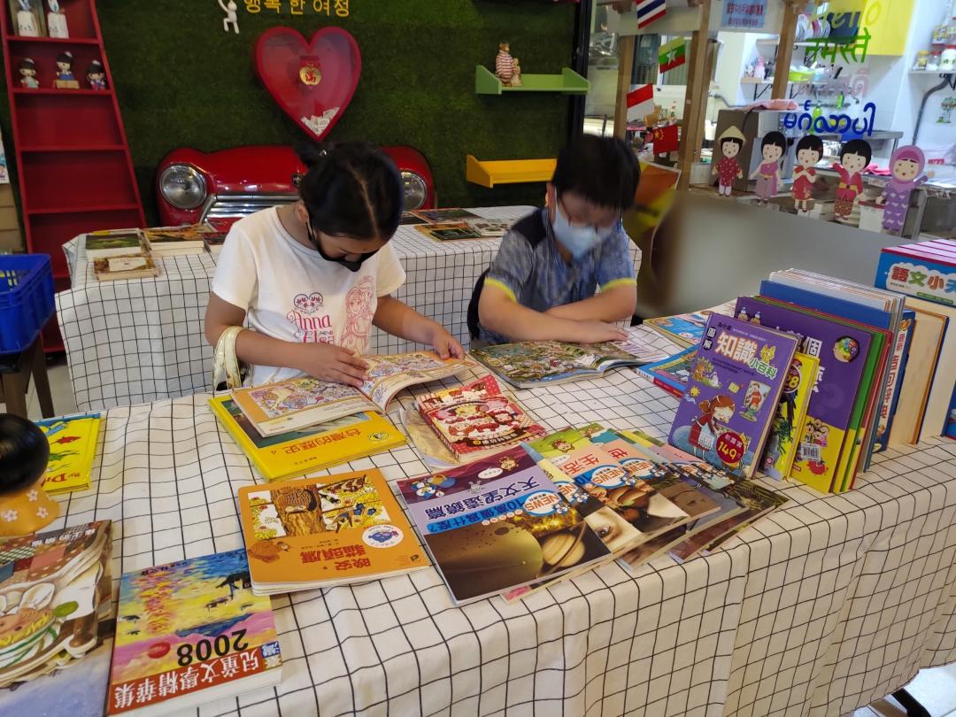 高雄｜全台灣最大的二手書店，茉莉二手書店｜用二手的價格買到不二手的書 - 日日散策