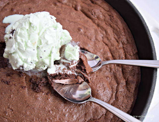 Flourless Chocolate Skillet Cake [Reduced Fat and Sugar] | a-traveling-wife | www.atravelingwife.com