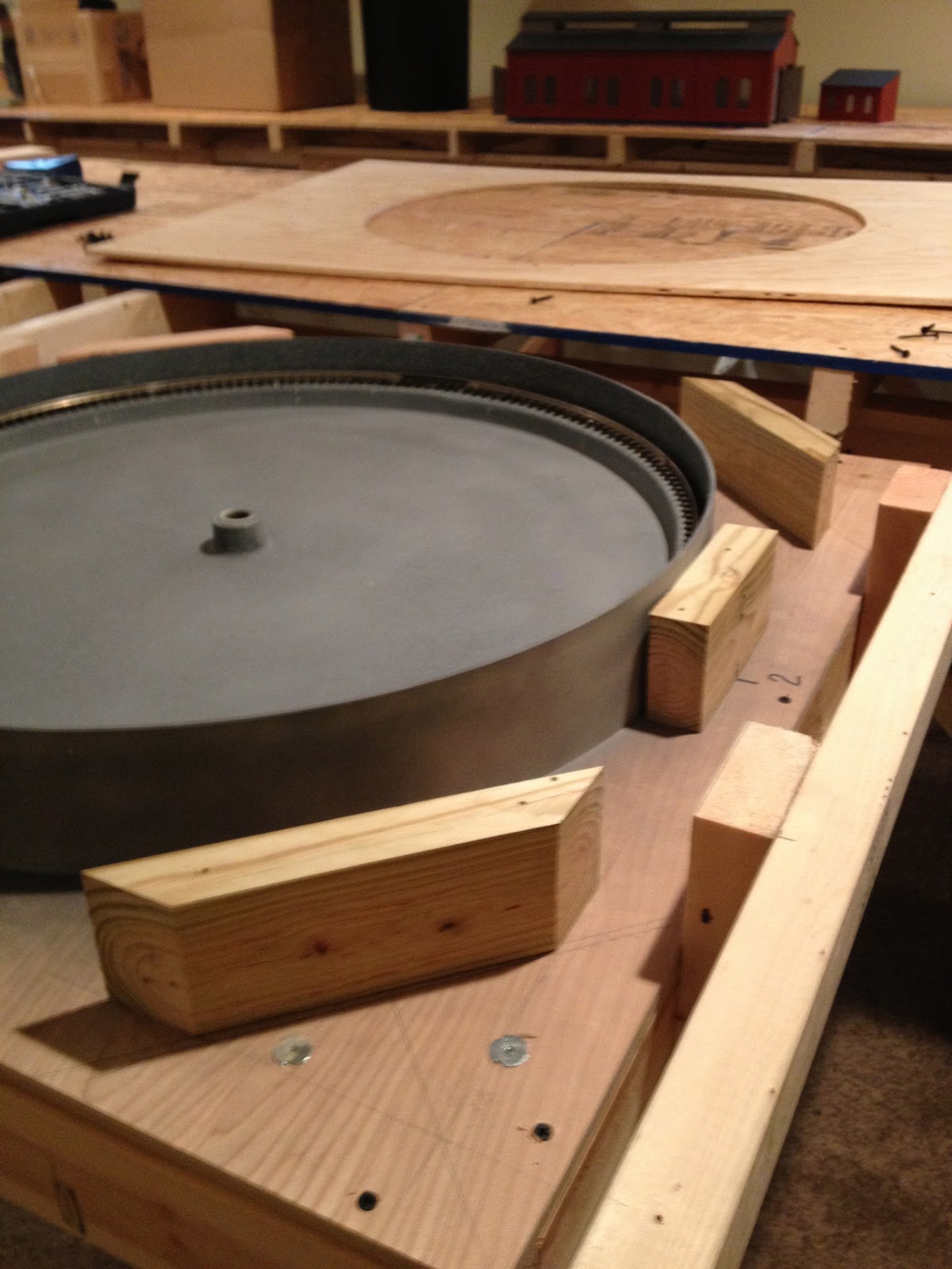 Brian's Trains Installation of Custom OScale/ OGauge Turntable