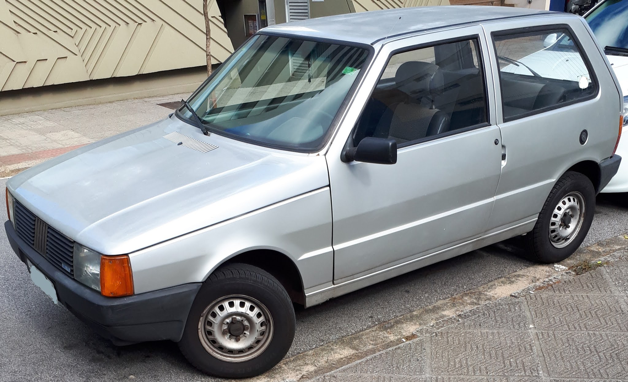 Fiat Uno Mille: como foi primeiro carro popular lançado nos anos 90