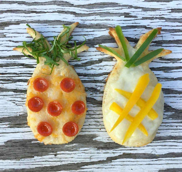 Pineapple Pizza Ideas everyone will like, perfect for a summer pizza party | www.jacolynmurphy.com