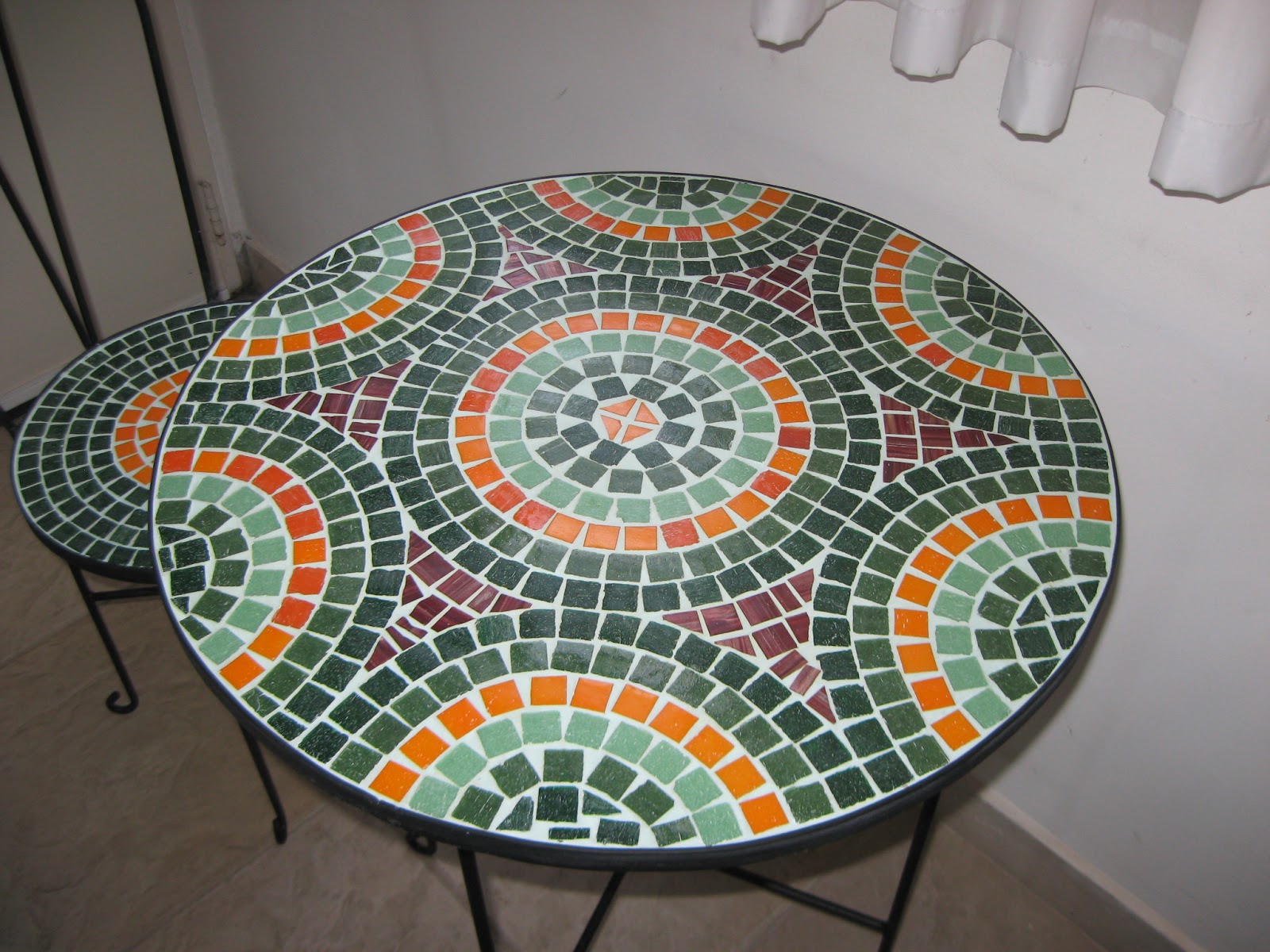 Deco y arte por Paula Durán JUEGO DE JARDÍN EN HIERRO DECORADAS CON