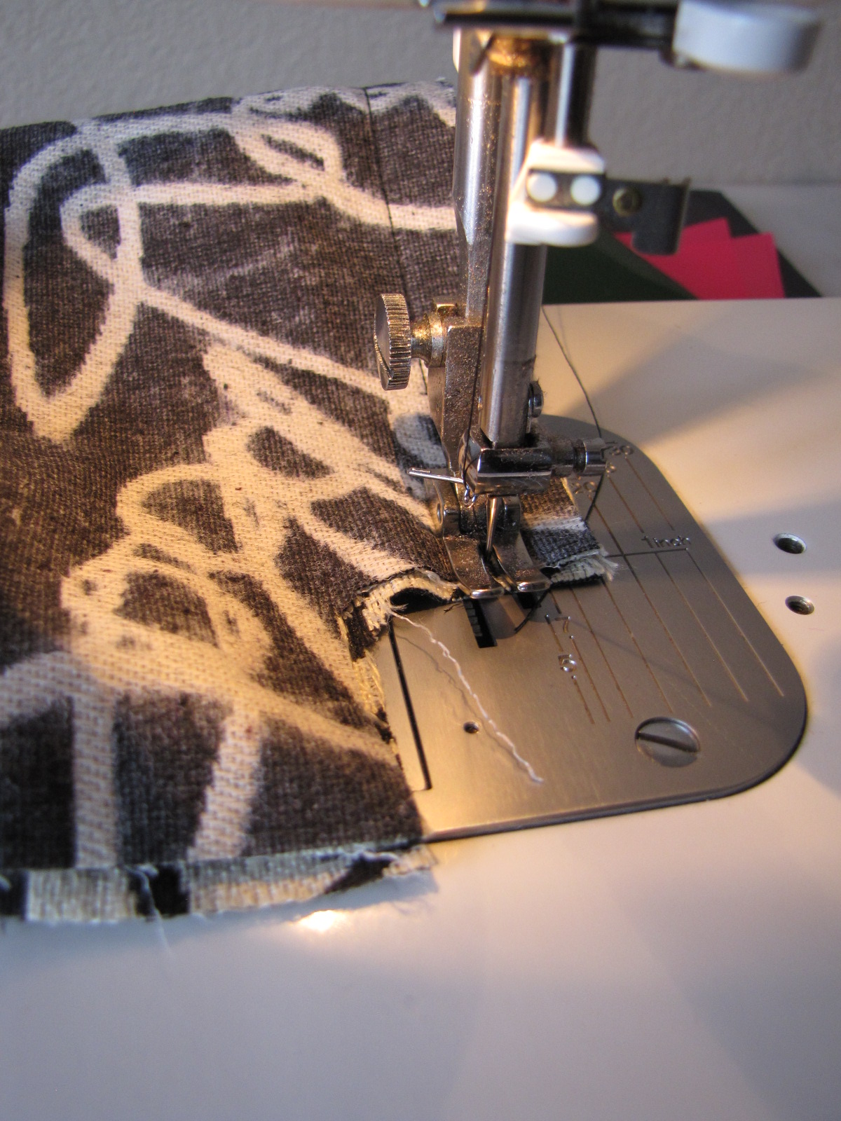 Gusseted Zipper Pouch Tutorial & Pattern