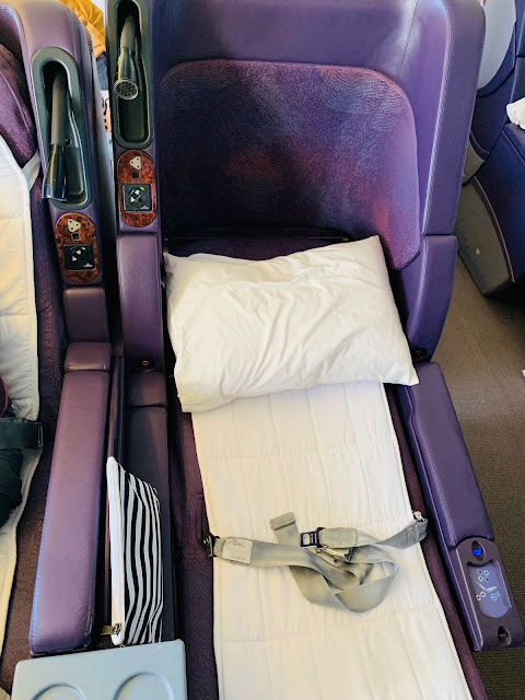 Review: LATAM LA841 Business Class Boeing 777-200 Santiago (SCL) to Easter Island - Isla de Pascua Airport (IPC)