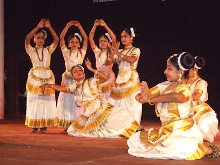 Mohiniyattam - Arts of Kerala