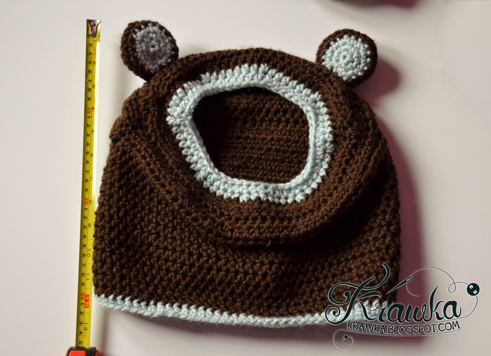 Krawka: Little bear - hooded cowl free crochet pattern. Brown bear with light blue ears, sooo cute and easy to make.