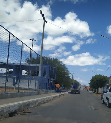 SECRETARIA DE INFRAESTRUTURA DE MACAU JUNTAMENTE COM JOVENS DESPORTISTAS DO MUNICÍPIO FAZEM RECUPERAÇÃO DO CAMPINHO