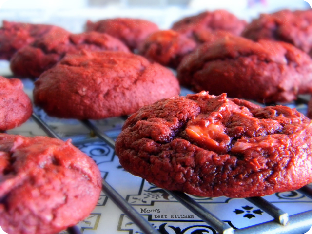 Cream Cheese Swirled Red Velvet Cookies | www.momstestkitchen.com | #SundaySupper