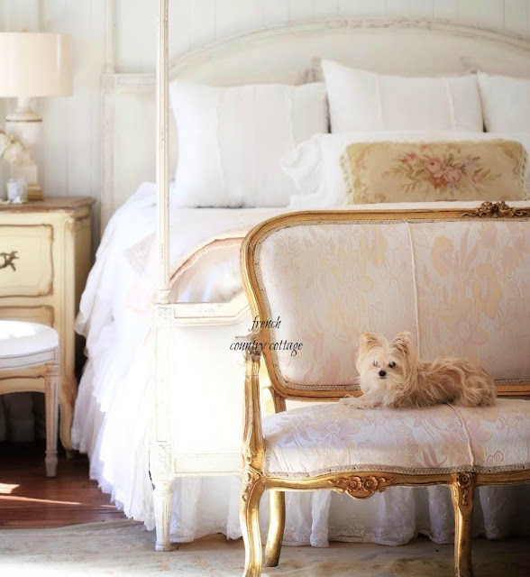 French style poster bed details