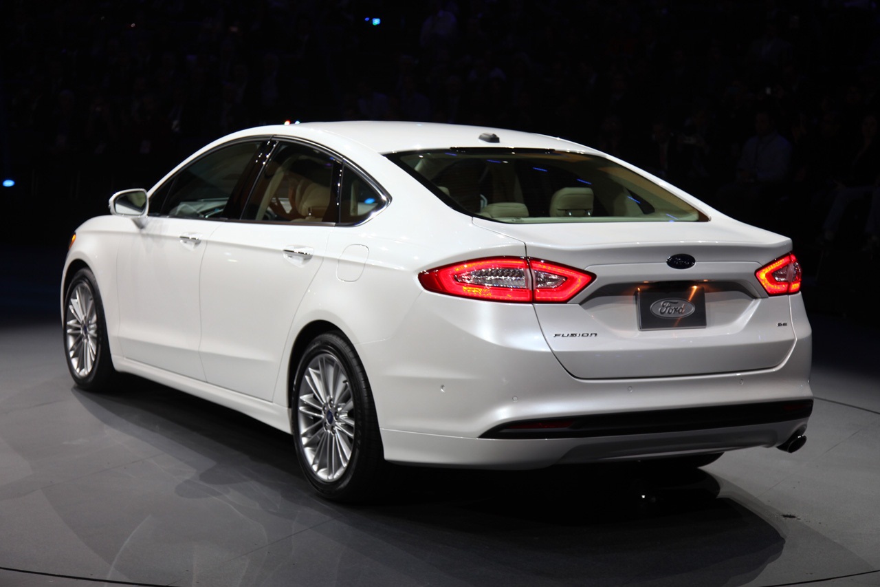 2013+ford+fusion+back.jpg