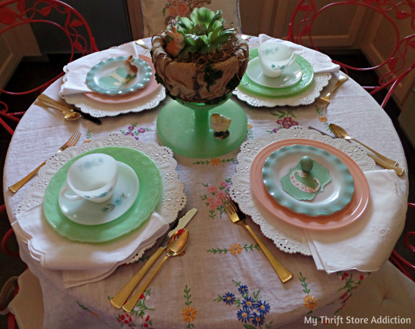 The 15 Minute Fix mythriftstoreaddiction.blogspot.com Bunny in the Cabbage Centerpiece: Create a simple centerpiece using an inverted cake plate!