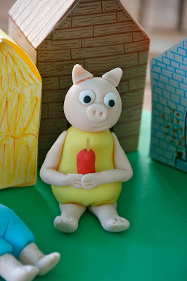 tarta tres porquets Tarta decorada fondant els tres porquets