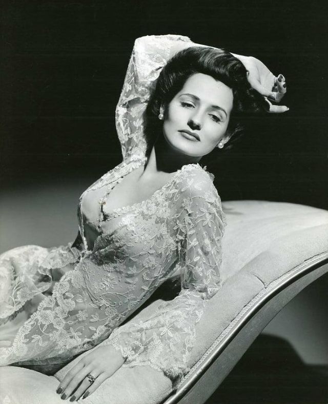 40 Glamorous Photos of American Actress Brenda Marshall in the 1930s and ’40s ~ Vintage Everyday