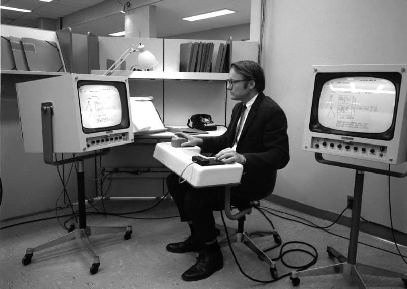 William English que ajudou a construir o primeiro rato para computador