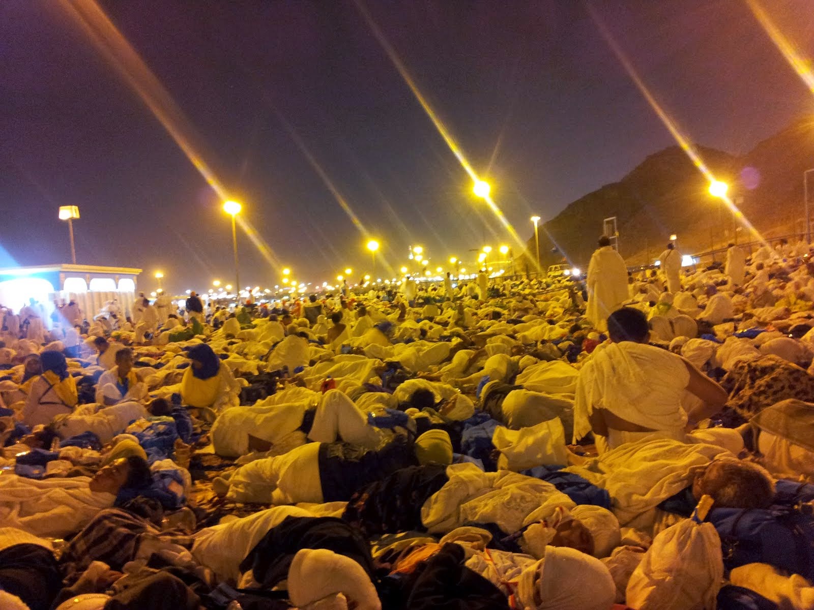 Мина муздалифа арафат. Долина муздалифа в мекке. Долина арафат и муздалифа. Муздалифа хадж. Долина арафат и муздалифа.