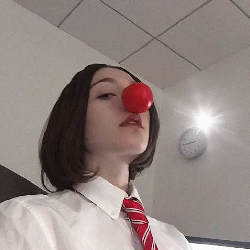 Amalia Ulman. Privilege April 29, 2016. Amalia Ulman. Privilege April 29, 2016. Animated gif_video. Screenshot (Gentileza Barro Galería)