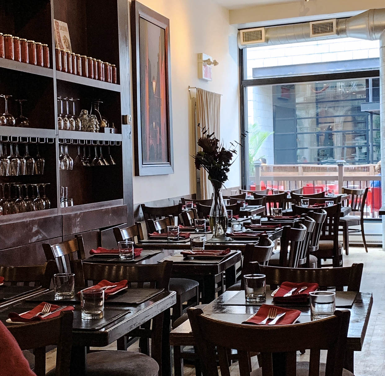 Italian Restaurant in Old Montreal Italian Restaurant in Old Montreal