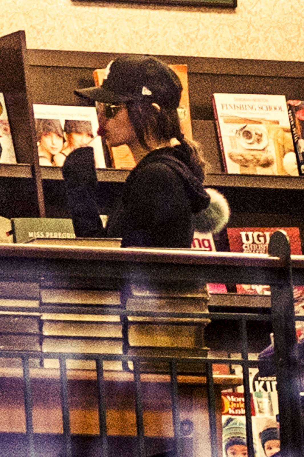 Oct 23rd 2016 At Barnes and Noble in Calabasas Kendall Jenner Fans Page